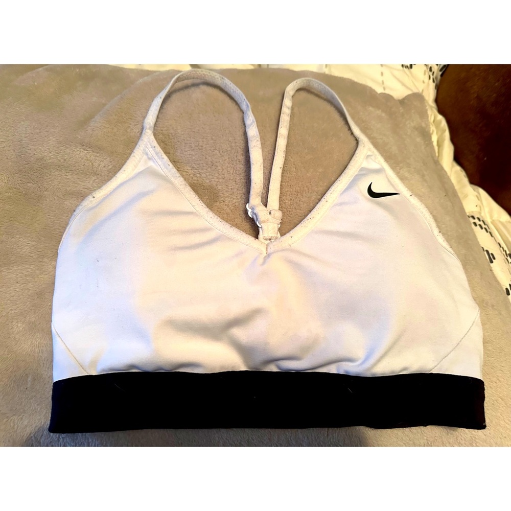 Nikes sports bra size medium